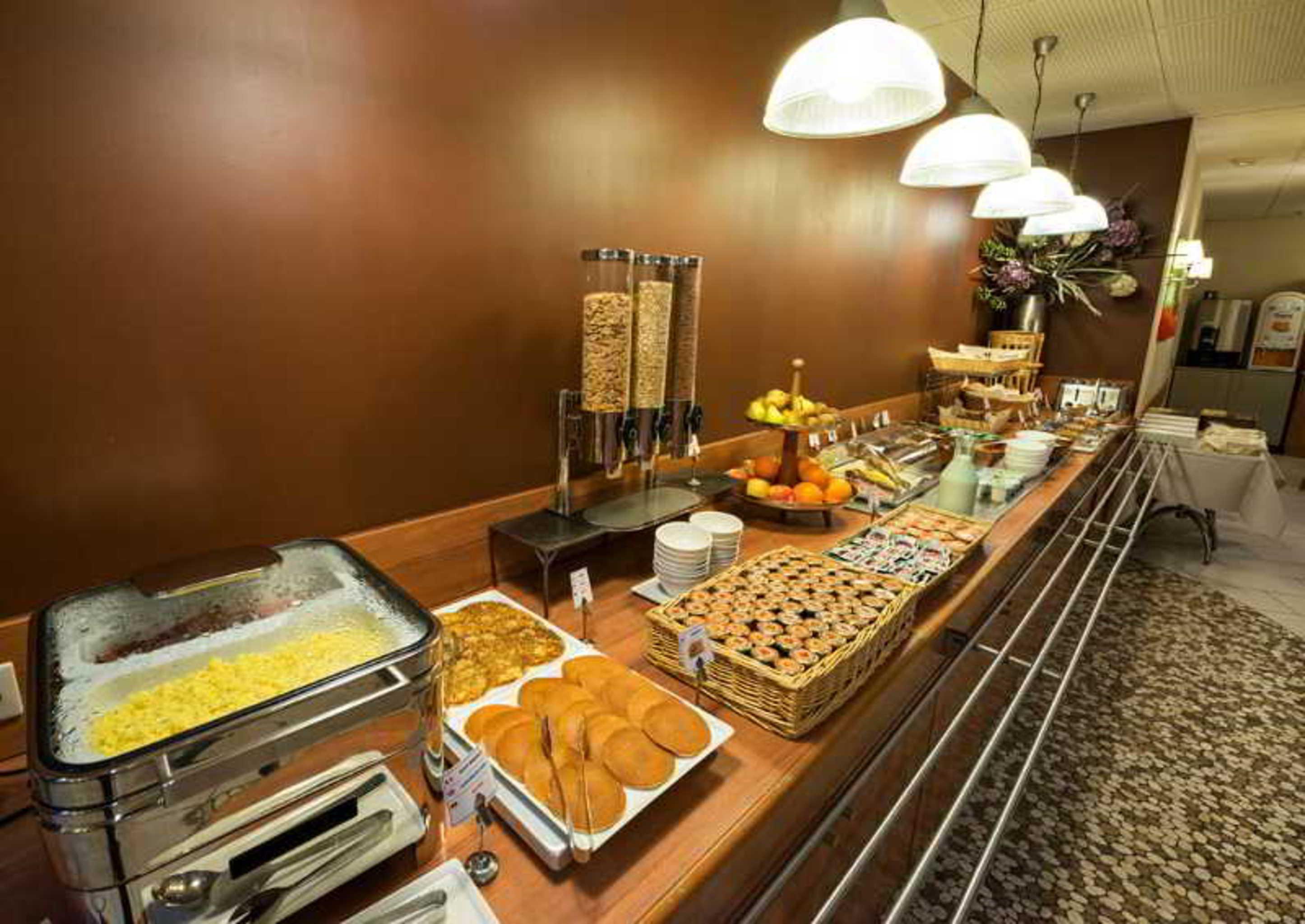 Kyriad Strasbourg Nord - Palais Des Congrès Hotel 3*
